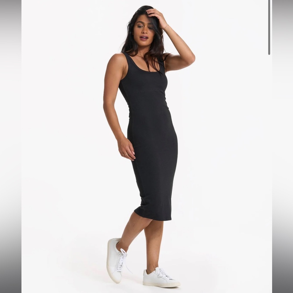 Vuori Black Sleeveless Midi Dress